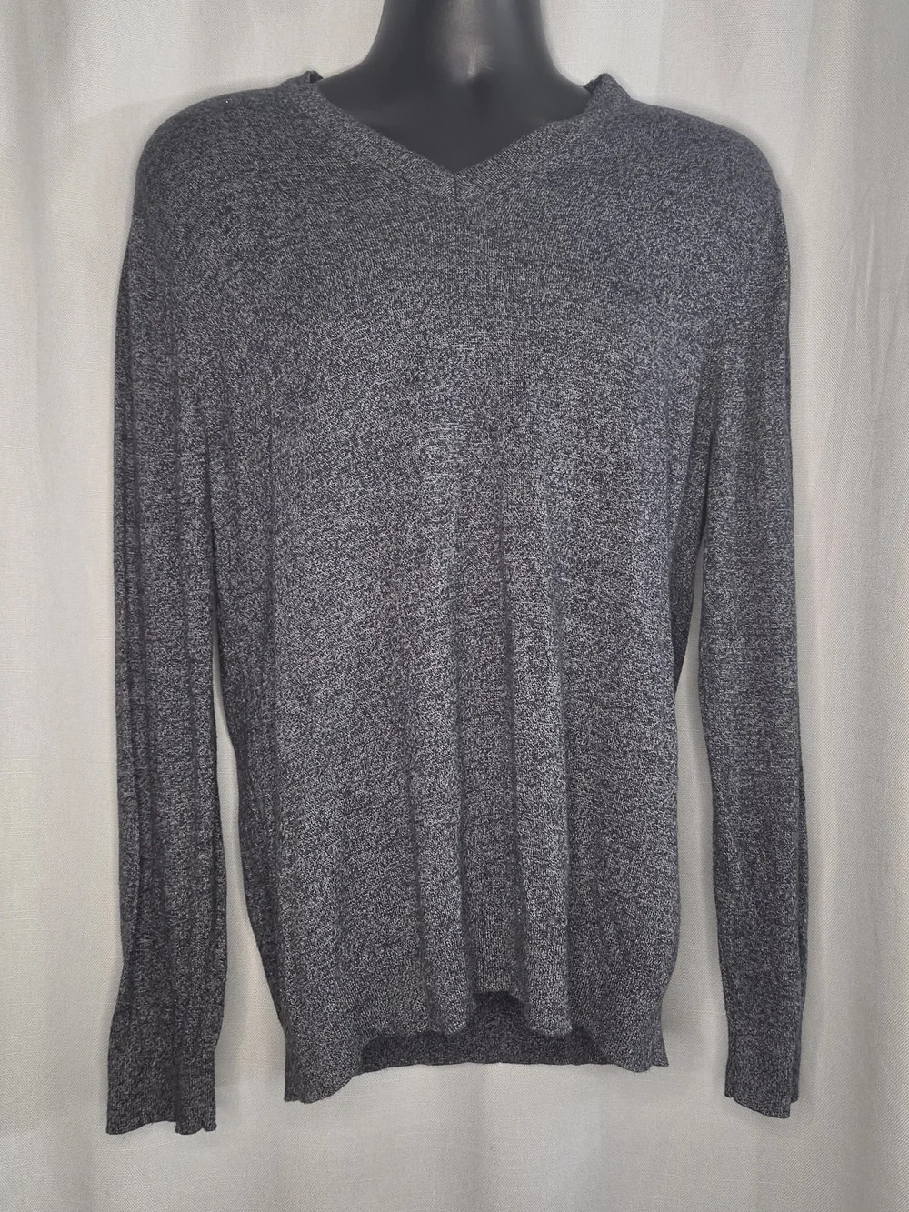 Banana Republic Men's V-Neck Sweater - Charcoal Gray Size Large